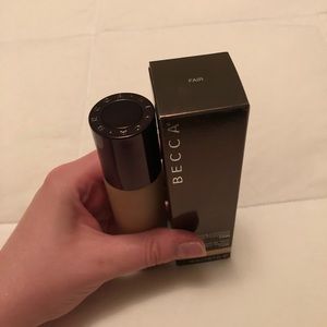 Becca Aqua Luminous Foundation